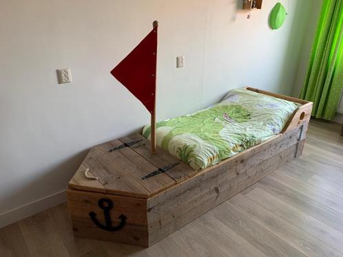Stoer houten peuterbed boot met opbergruimte, Kinderen en Baby's, Kinderkamer | Bedden, Gebruikt, 180 cm of meer, 70 tot 85 cm