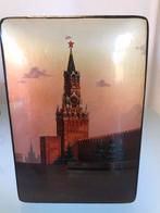 Lakdoos uit Rusland toren van Kremlin, Antiek en Kunst, Ophalen