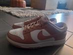 Nike dunk low rose maat 40, Kleding | Dames, Schoenen, Ophalen of Verzenden, Zo goed als nieuw, Roze, Sneakers of Gympen