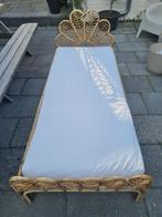 Kinderbed Evy Rotan zgan. Incl matras., Huis en Inrichting, Ophalen, Eenpersoons, Bruin, Zo goed als nieuw