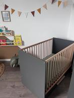 Ledikant grijs, zo goed als nieuw, Ophalen, Zo goed als nieuw, Jongetje of Meisje