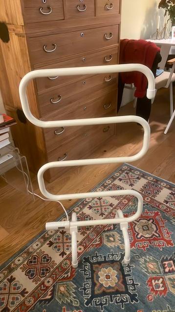 Handdoek radiator (verplaatsbaar) beschikbaar voor biedingen