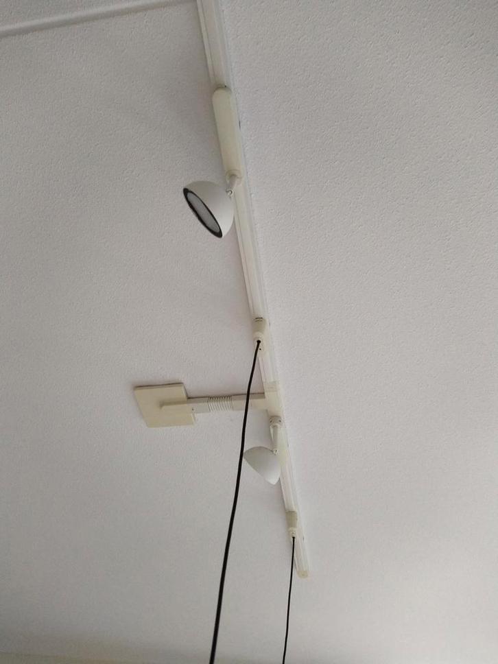 Witte Track Verlichting Systeem - 2 spots - 3 adapters voor, Huis en Inrichting, Lampen | Plafondlampen, Gebruikt, Kunststof, Metaal