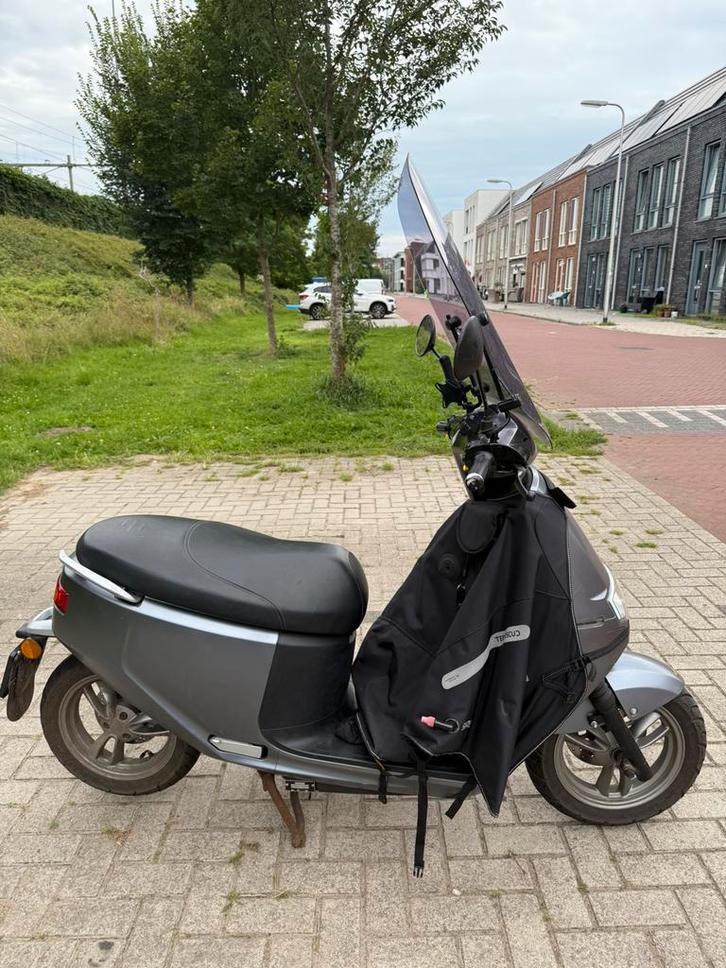 Elektrische scooter met leuke extras! VASTE MEENNEEM PRIJS, Fietsen en Brommers, Snorfietsen en Snorscooters, Gebruikt, Overige merken
