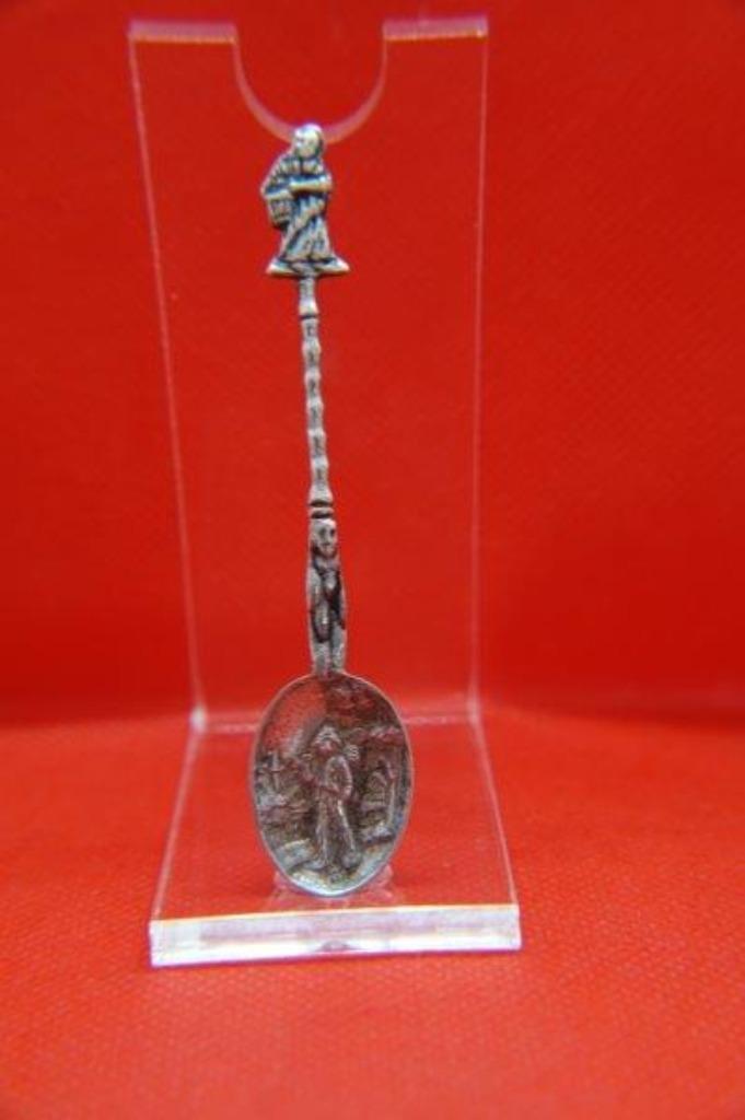 Zilveren lepeltje vissersvrouw, Antiek en Kunst, Antiek | Bestek, Verzenden