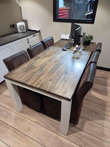 Eetkamertafel - 220x100x79cm met 7 stoelen beschikbaar voor biedingen