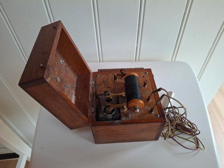 Antiek medisch elektrotherapie apparaat, Antiek en Kunst, Antiek | Gereedschap en Instrumenten, Ophalen of Verzenden