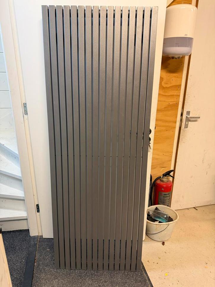 Jaga Design Radiator 180x66cm Antraciet, Doe-het-zelf en Verbouw, Verwarming en Radiatoren, Gebruikt, Radiator, Ophalen