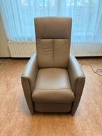 Relaxfauteuil (sta op stoel), Huis en Inrichting, Ophalen, Minder dan 75 cm, Leer, Zo goed als nieuw
