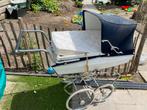 Mooie ouderwetse kinderwagen, Ophalen