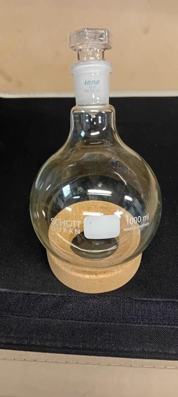 Laboratorium Rondbodemkolf 1 liter met slijpstuk.  beschikbaar voor biedingen