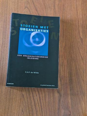 F.H.P. de Wilde. Stoeien met organisaties. beschikbaar voor biedingen