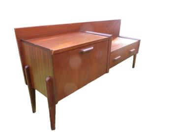 Vintage lowboard/ dressoir/ tv/audio meubel uit de jaren 60  beschikbaar voor biedingen