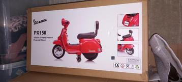 Vespa elektrische rode scooter nieuw in doos beschikbaar voor biedingen
