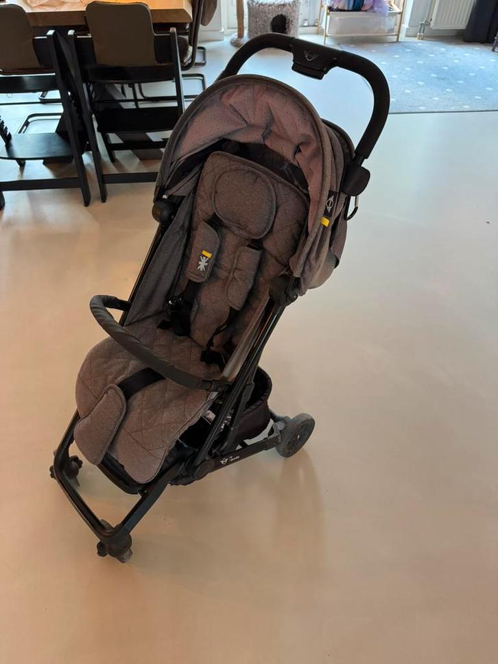 Mini easywalker buggy, Kinderen en Baby's, Buggy's, Gebruikt, Overige merken, Regenhoes, Verstelbare rugleuning, Voetenzak, Zonnekap