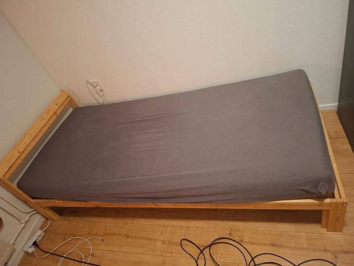 Gratis 1 persoonsbed, Huis en Inrichting, Slaapkamer | Bedden, Zo goed als nieuw, Eenpersoons, 90 cm, 200 cm, Hout, Beige, Ophalen