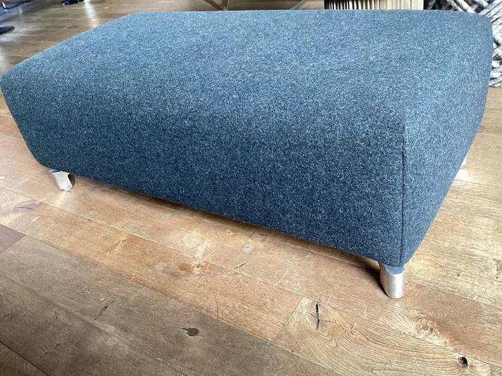 Hocker Poef bankje Leolux Faya Lobi zwart/gr 105x55x38H zgan, Huis en Inrichting, Banken | Voetenbanken en Poefen, Zo goed als nieuw