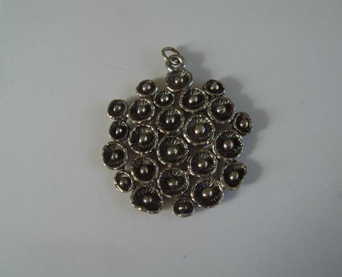 bijzondere grote hanger met bloempjes of knopjes, Sieraden, Tassen en Uiterlijk, Kettinghangers, Overige voorstellingen, Ophalen of Verzenden