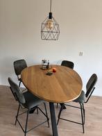 Hoge eettafel in unieke vorm + 4 groene barstoelen, Huis en Inrichting, Tafels | Eettafels, Ophalen, Uniek, 100 tot 150 cm, Zo goed als nieuw