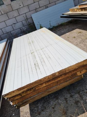 Sandwichpanelen 8cm dik beschikbaar voor biedingen