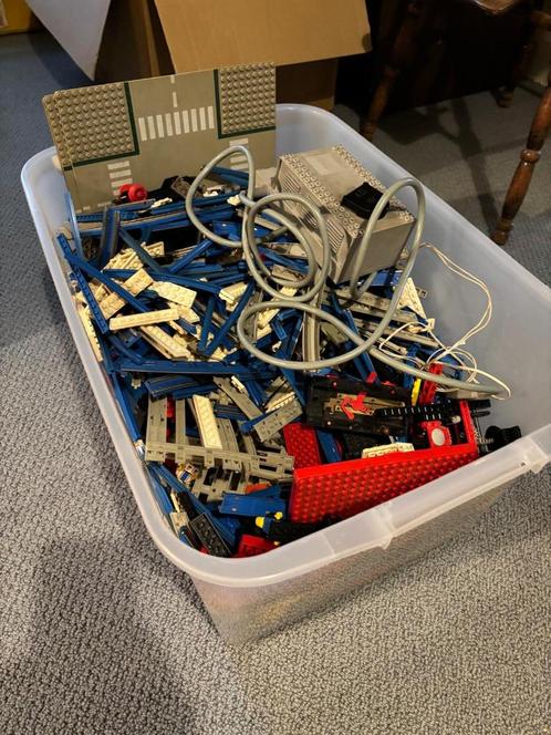 2 kratten Lego met trein en rijplaat + krat Playmobil cadeau, Kinderen en Baby's, Speelgoed | Duplo en Lego, Gebruikt, Lego, Losse stenen