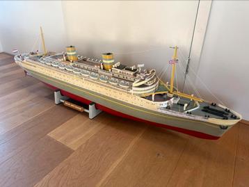 NEW AMSTERDAM - RC MODEL beschikbaar voor biedingen