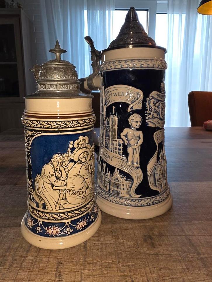 Twee klassieke bierkroesen met deksel, Antiek en Kunst, Antiek | Keramiek en Aardewerk, Ophalen of Verzenden