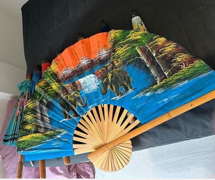 Grote handgeschilderde waaier uit Thailand | 1 M, Antiek en Kunst, Ophalen of Verzenden
