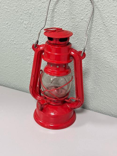 Antieke antiek rood rode stormlamp olielantaarn olielamp, Antiek en Kunst, Antiek | Lampen, Ophalen of Verzenden