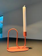 Gebogen kandelaar, koraalkleurig, geschikt voor dinerkaars, Ophalen of Verzenden, Zo goed als nieuw, Overige