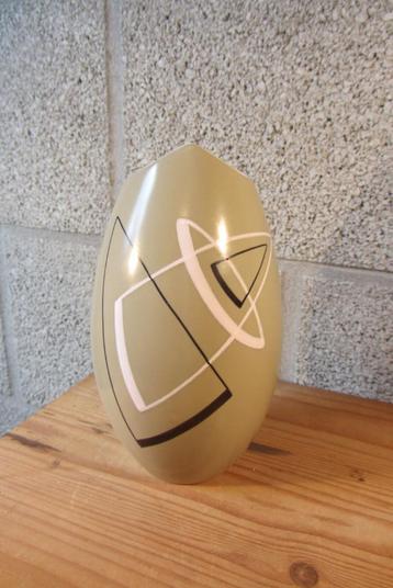 Vaas / vaasje (plateel) van Regina, Gouda beschikbaar voor biedingen