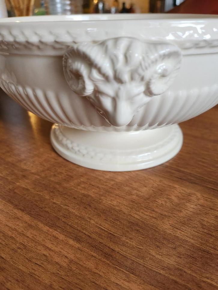 Crème Schalen met Ramskop Details - Set van 2, Antiek en Kunst, Antiek | Schalen, Ophalen of Verzenden