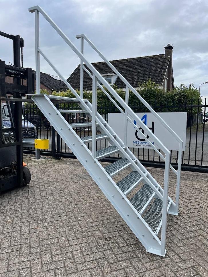 Stalen verdiepingstrap/entresol trap/magazijntrap 175CM NIEU, Doe-het-zelf en Verbouw, Ladders en Trappen, Nieuw, Trap, Minder dan 2 meter