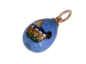 Rusland 14k gouden ei emaille broedende kip faberge hanger beschikbaar voor biedingen