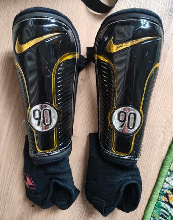 Nike scheenbeschermers maat XL  beschikbaar voor biedingen