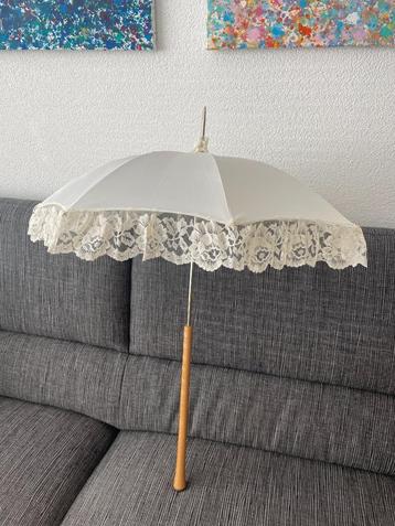 bruidsparaplu / trouwparasol vintage  beschikbaar voor biedingen