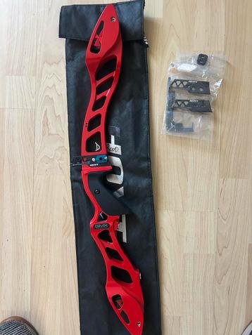 Hoyt GMX-3 RH 25" Recurve middenstuk - Rood beschikbaar voor biedingen