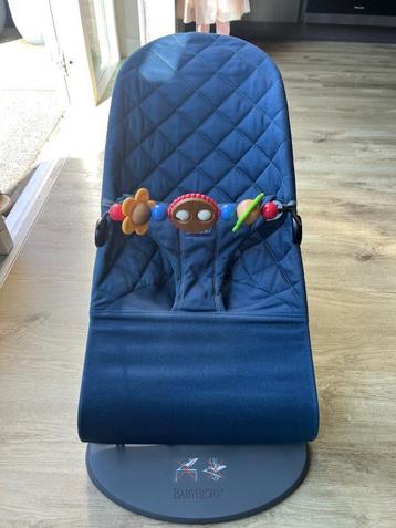 Baby Bjorn wipstoeltje icl speelboog beschikbaar voor biedingen