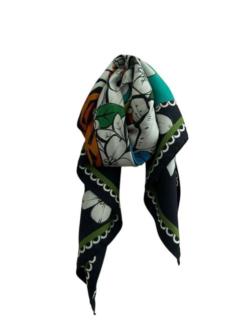 Marc Cain sjaal 90X90, Kleding | Dames, Mutsen, Sjaals en Handschoenen, Zo goed als nieuw, Sjaal, Maat 46/48 (XL) of groter, Ophalen of Verzenden