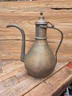Antieke koper kan, Arabische koffiepot, Ophalen
