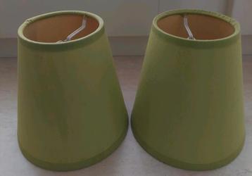 2 groene lampenkapjes. beschikbaar voor biedingen
