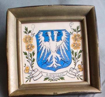 Zeldzame Mosa tegel Arnhem, Antiek en Kunst, Antiek | Wandborden en Tegels, Ophalen of Verzenden