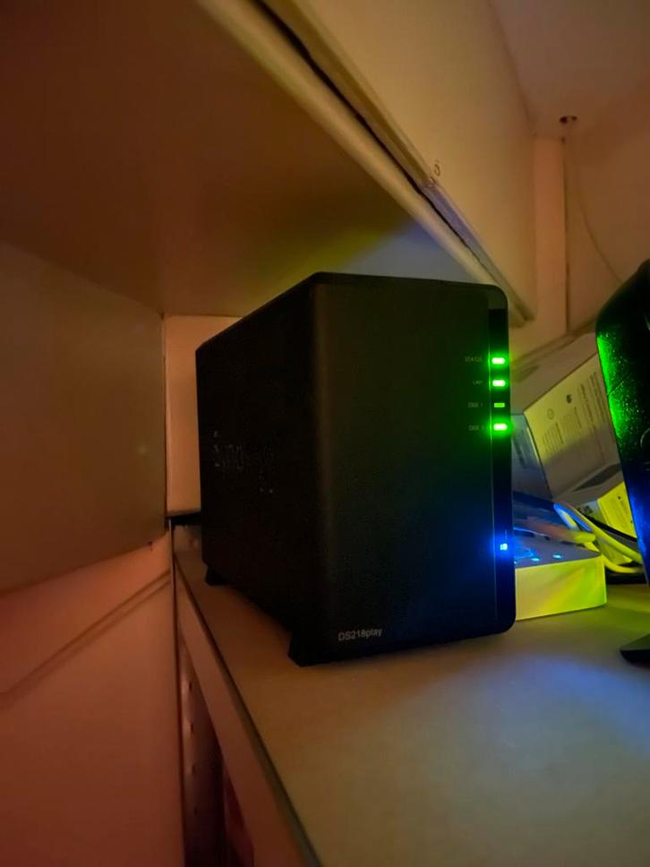 Synology DS218play - Uitstekende Staat, Computers en Software, NAS, Zo goed als nieuw, Ophalen of Verzenden