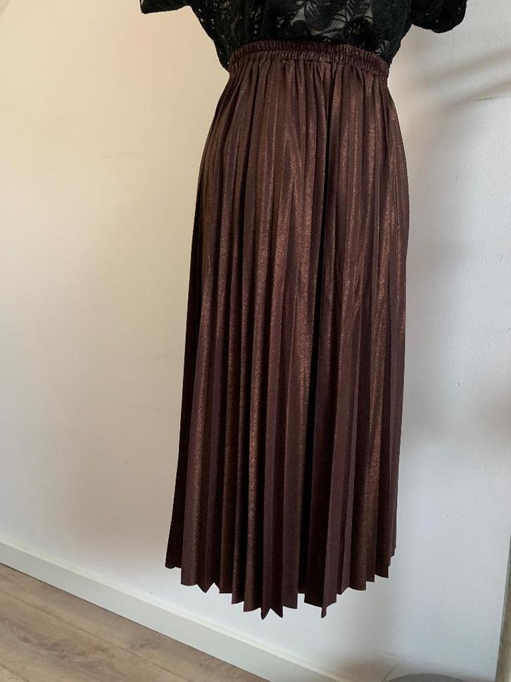 An'ge plooirok bordeaux rood metalic T2 = S/36 - M/38, Kleding | Dames, Rokken, Zo goed als nieuw, Maat 36 (S), Rood, Onder de knie
