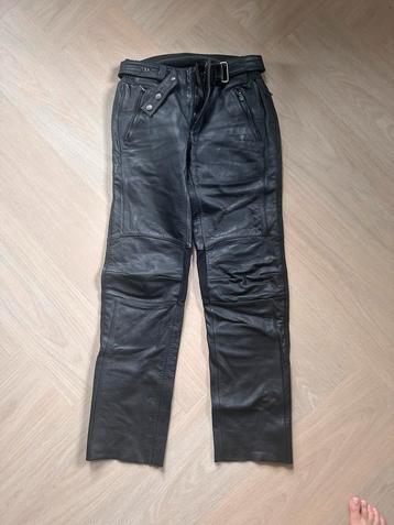 Harley Davidson leren motorbroek maat 32 beschikbaar voor biedingen