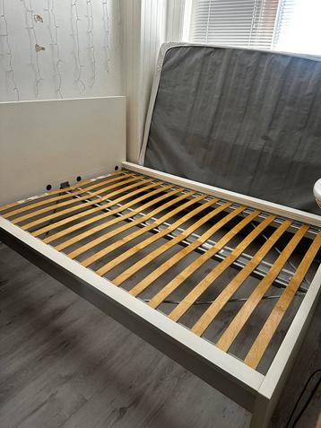Ikea 140x200 bed frame (eventueel met 1 laden)