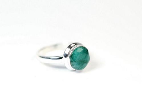 Zilveren Smaragd Ring – Nieuw – 925 Sterling Zilver, Sieraden, Tassen en Uiterlijk, Ringen, Zo goed als nieuw, Dame, 17 tot 18