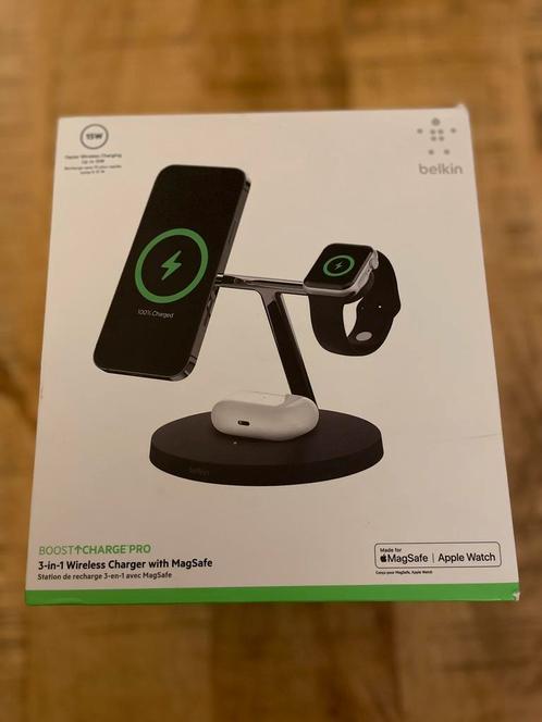 MOOIE Belkin Boost Charge PRO 3 in 1 lader MET MAGSAFE, Telecommunicatie, Mobiele telefoons | Apple iPhone, Zo goed als nieuw