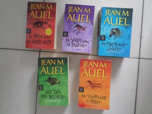Deel 1 t/m 5 serie DE AARDKINDEREN van JEAN M. AUEL, Boeken, Fantasy, Gelezen, Ophalen of Verzenden