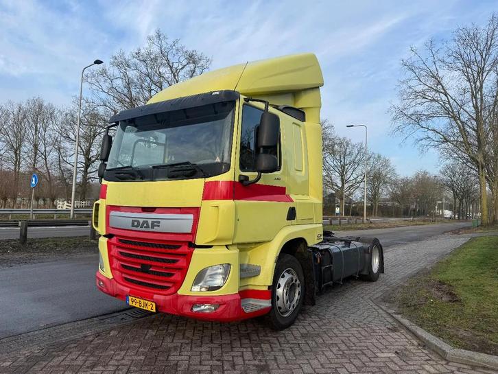 DAF CF 330 Slaapcabine (bj 2017), Auto's, Vrachtwagens, Particulier, Te koop, ABS, Airconditioning, Centrale vergrendeling, Cruise Control